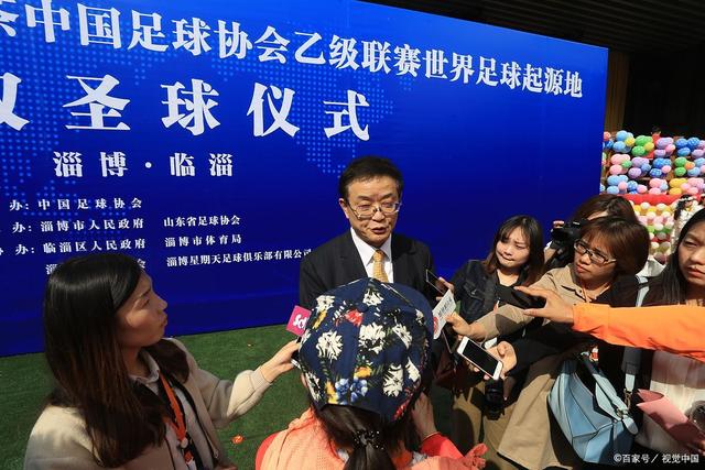 女副市长为中国网球冠军颁奖，三小时内奔波28公里